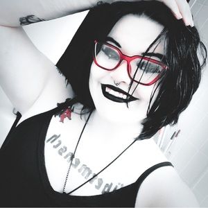 Meet your Posher, Clarissa